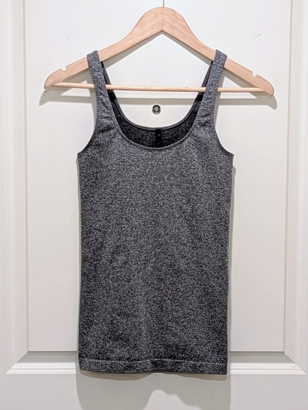 3/$30 GUC Aritzia Babaton XS Grey Nylon Blend Stretch Cami